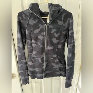 lulu camo jacket size 8